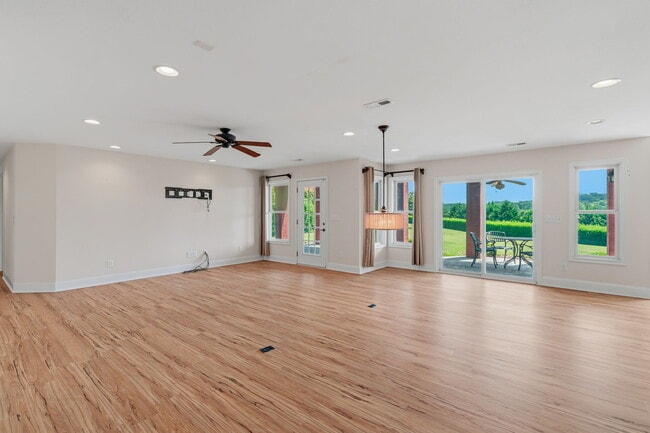 Building Photo - 104 Sunali Ln