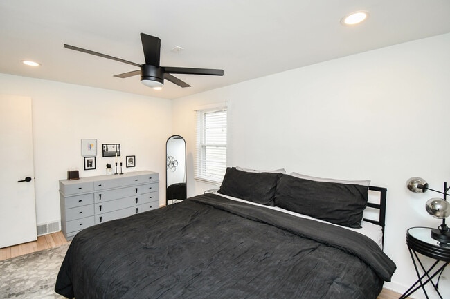 Building Photo - 2012 W 22nd St