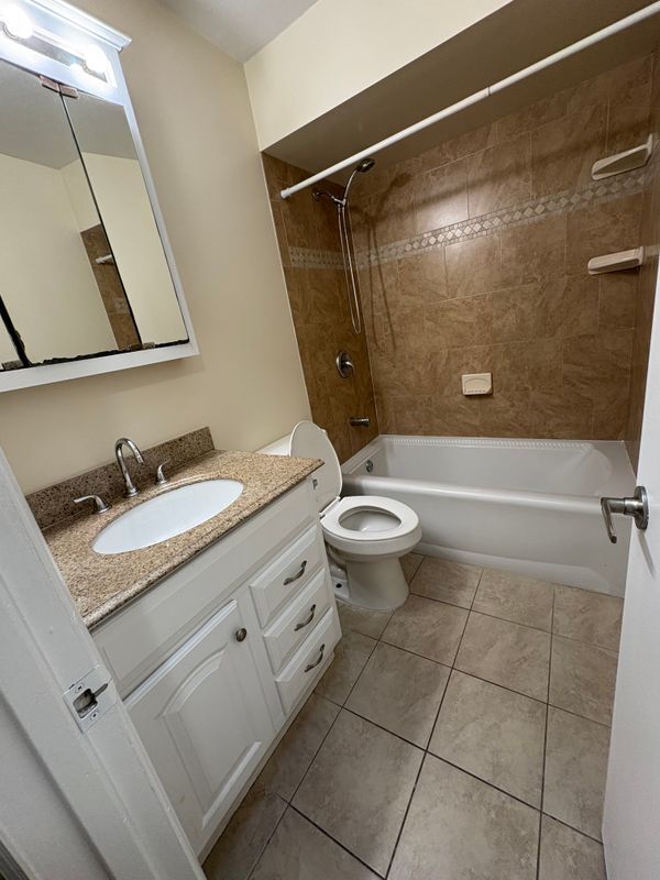 Building Photo - 914 Osceola Trail