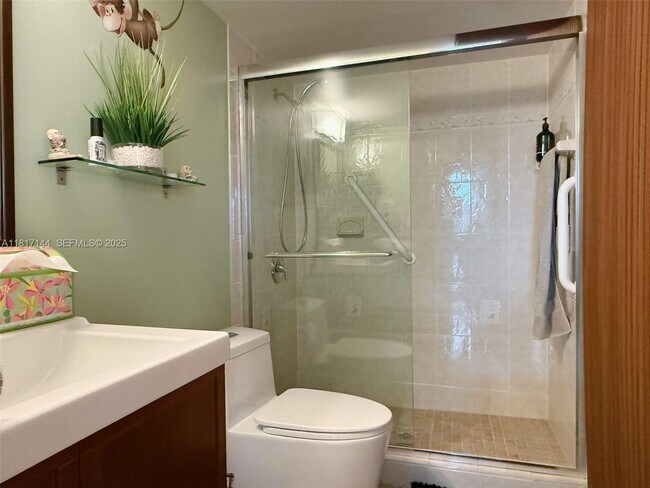 Building Photo - 800 Parkview Dr