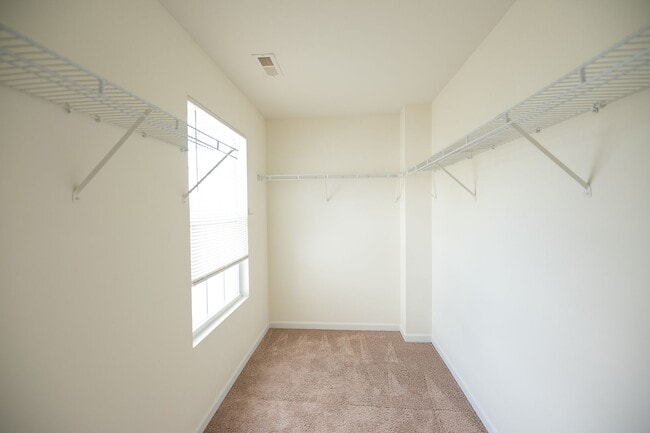 Building Photo - Spacious beautiful 4 bedroom 2.5 bath home  In Greensboro with an office/upstairs loft/ sunroom/ ...