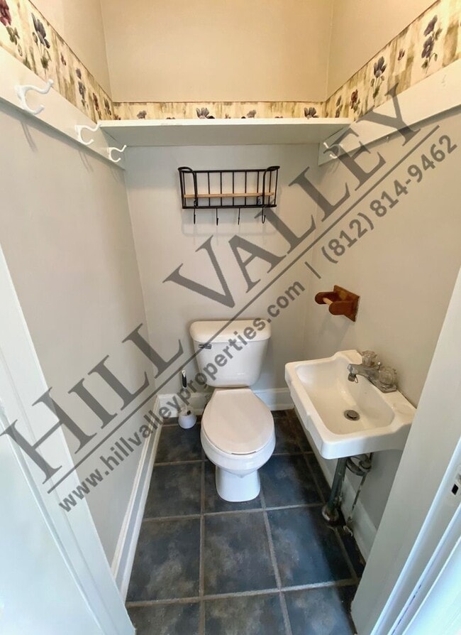 Building Photo - Three Bedroom Home in Edgewood Grove