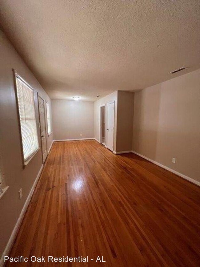Building Photo - 3 br, 1 bath House - 108 16th Court Cir NE