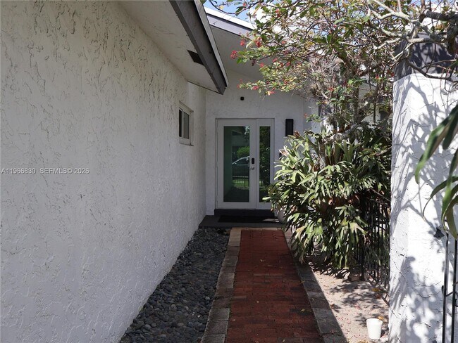 Building Photo - 5505 SW 9th St