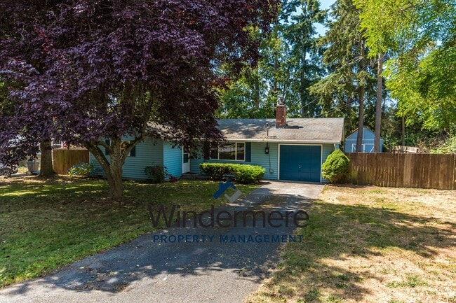 Building Photo - Fully-Furnished Cozy 3 Bedroom Home - Shor...