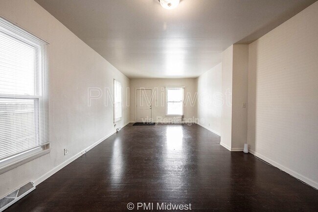 Building Photo - 264 N Holmes Ave