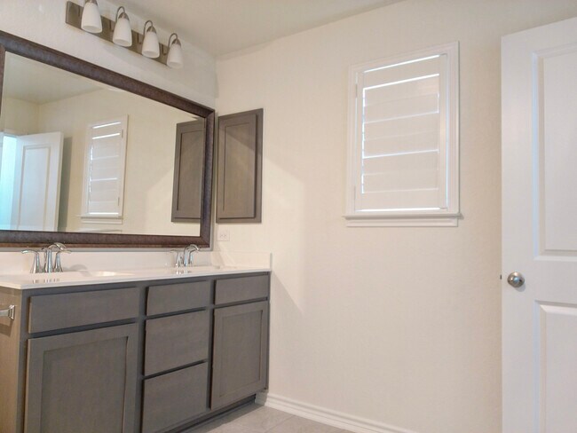 Building Photo - 3865 Bentwood Way