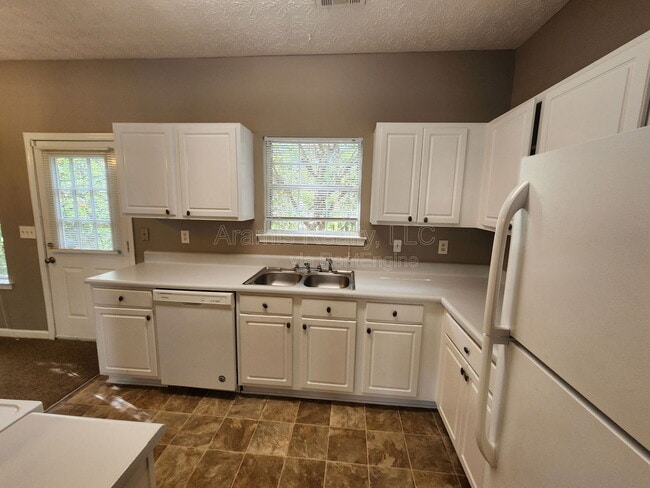 Building Photo - 4519 Swan Trce