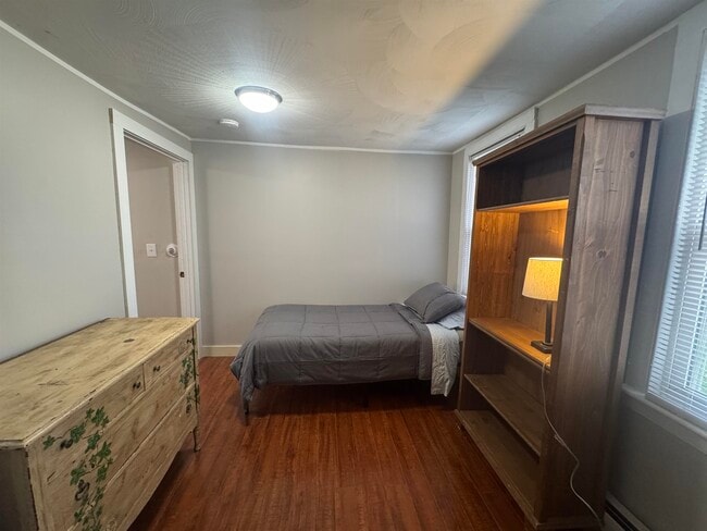 Building Photo - 10 Meadow St