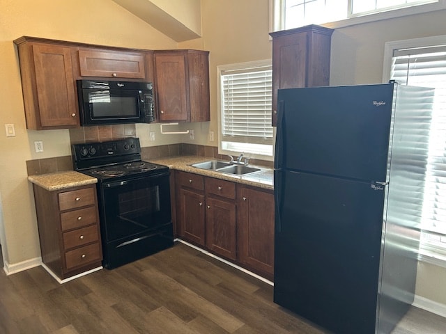 Building Photo - 2211 Ashberry Ave