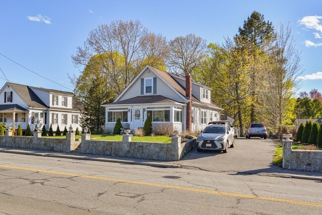 Building Photo - 126 Haverhill St