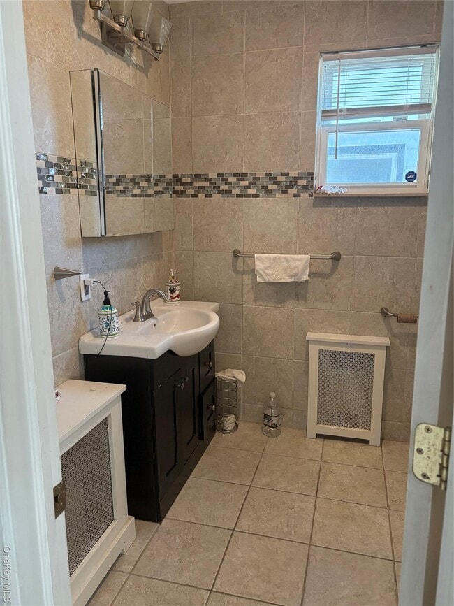 Building Photo - 176 Garfield Ave