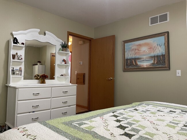 Building Photo - 6128 Jeffers Dr