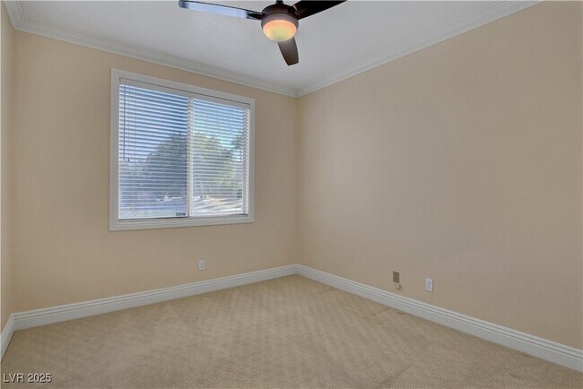 Building Photo - 493 Grassrange Ln