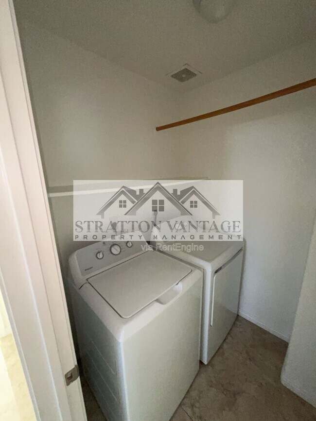 Building Photo - 1576 E Jasper Ct