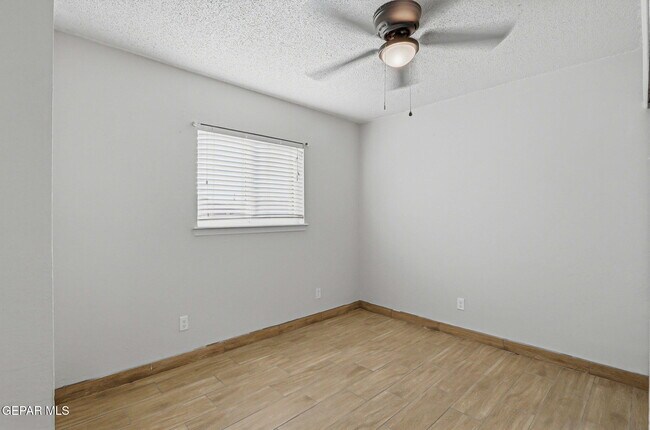 Building Photo - 2624 Lake Victoria Dr