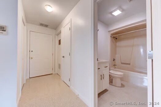 Building Photo - 54 Oak St