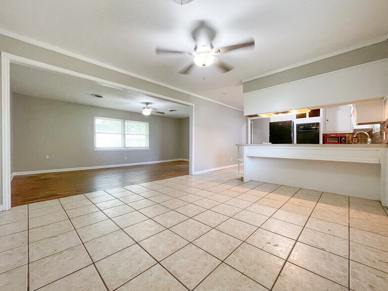 Building Photo - 110 E San Benito Dr