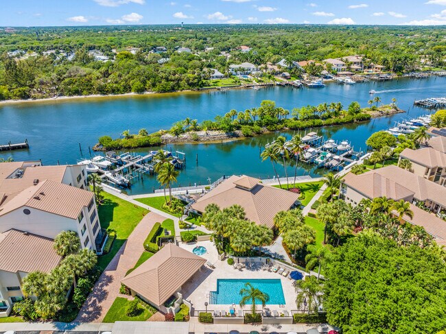 Building Photo - 533 Oak Harbour Dr