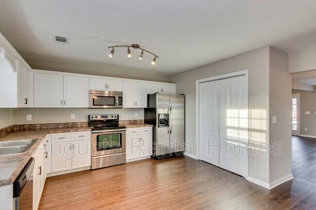 Building Photo - 733 Keyes Dr