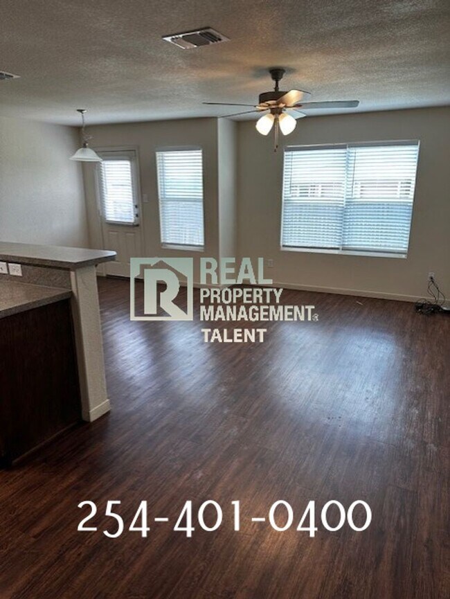 Building Photo - Price Reduced** 3-Bedroom, 2.5-Bathroom Du...