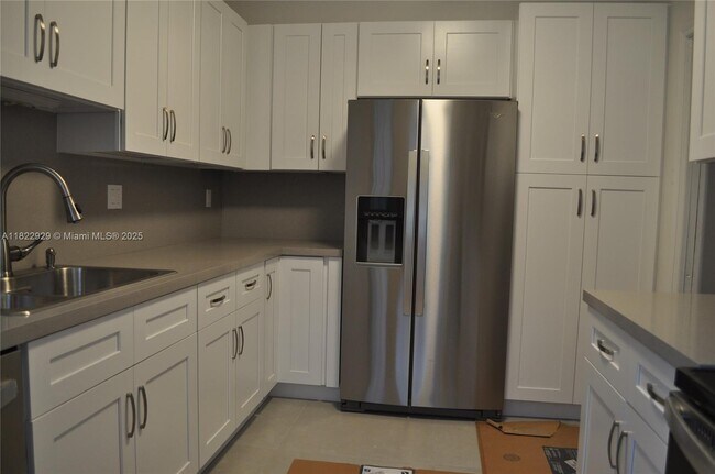 Building Photo - 2617 Segovia St