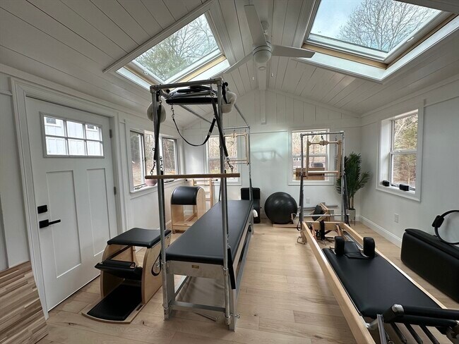 Building Photo - 456 Parsonage St