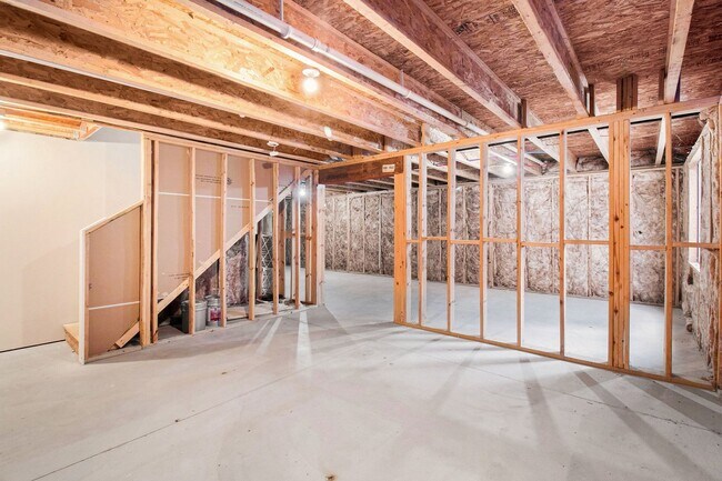 Building Photo - Newer Home near Outstanding Schools!