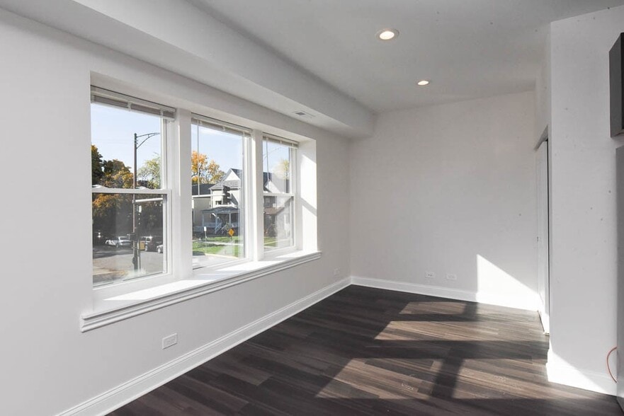Building Photo - 4401 N Keeler Ave