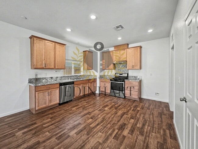 Building Photo - 7198 E Normal Ave