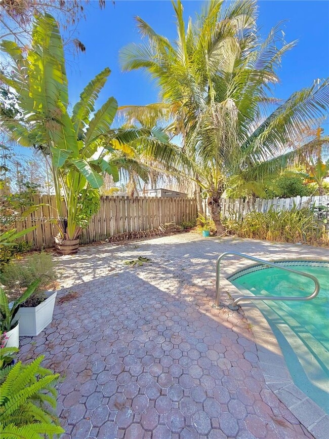 Building Photo - 7871 NW 53rd Ct