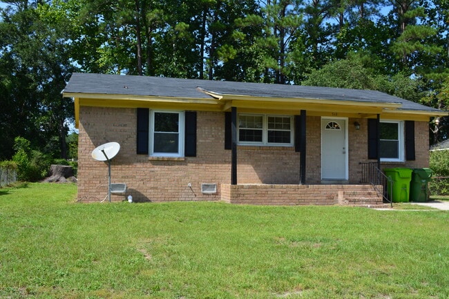 Building Photo - 712 Farrowood Dr