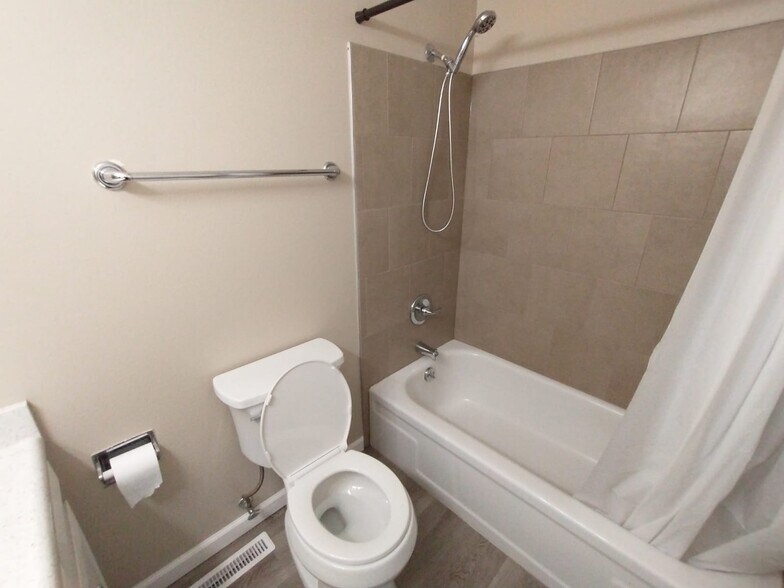 Full Bath - 3275 Squaw Valley Dr