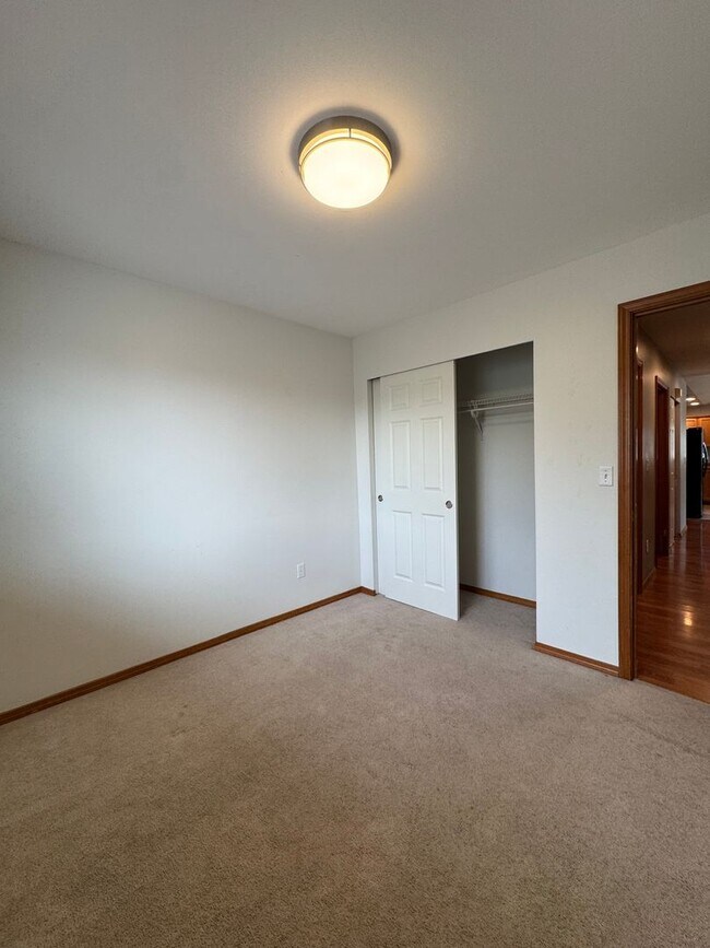 Building Photo - Spacious 4-Bedroom Home for Lease in Cul-d...