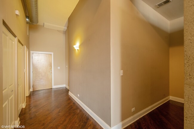 Building Photo - 4131 W Belmont Ave