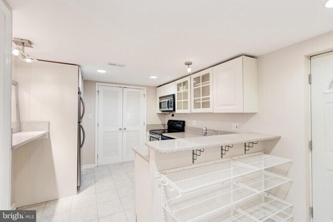 Building Photo - Palisades Gem Ready for Immediate Move-in!!