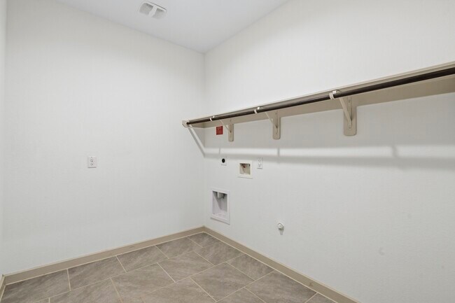 Building Photo - 12515 Newport Arch Ln