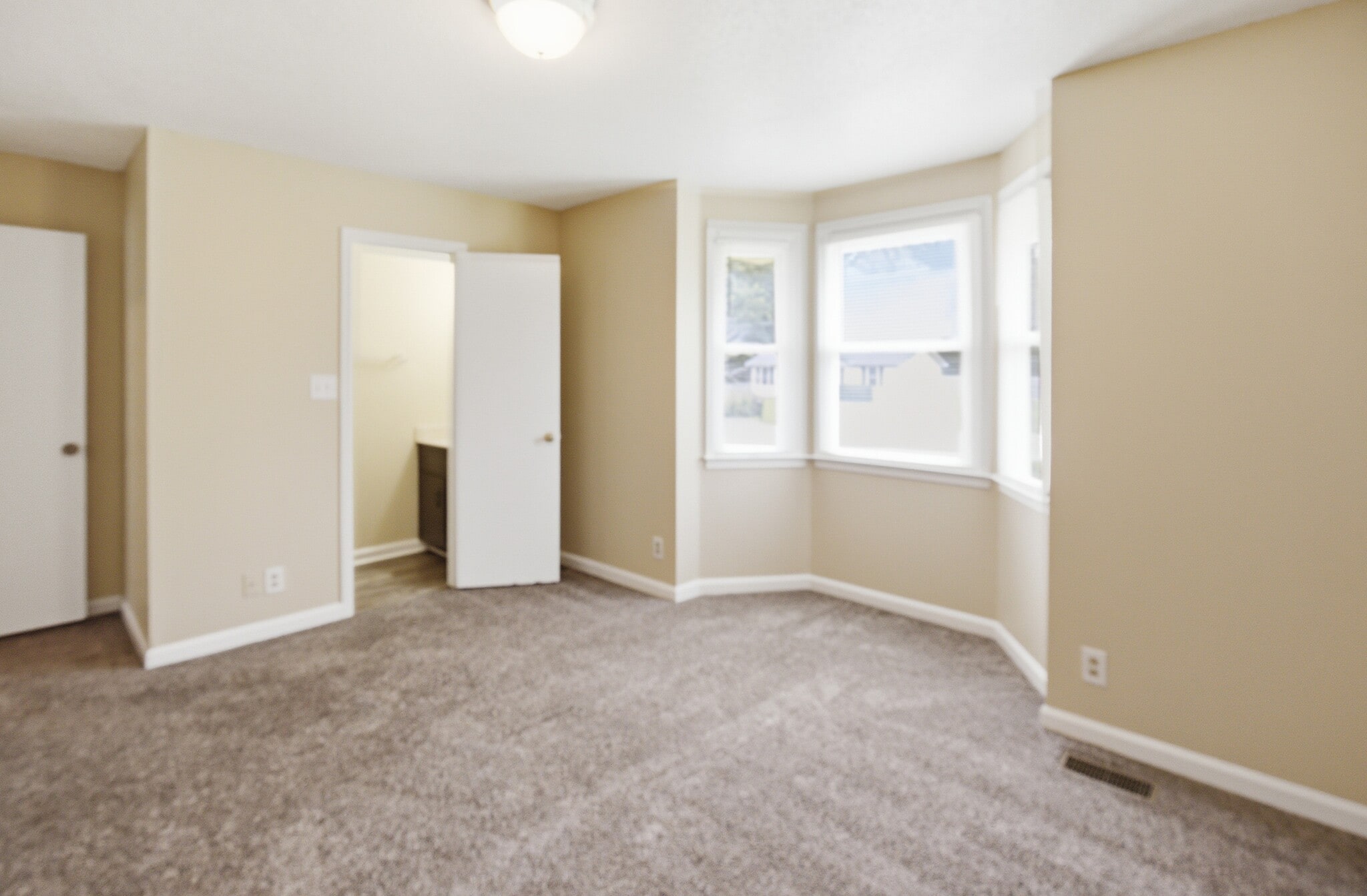Building Photo - 700 Shelton Cir