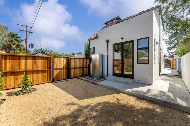 Building Photo - 1765 N Crescent Heights Blvd