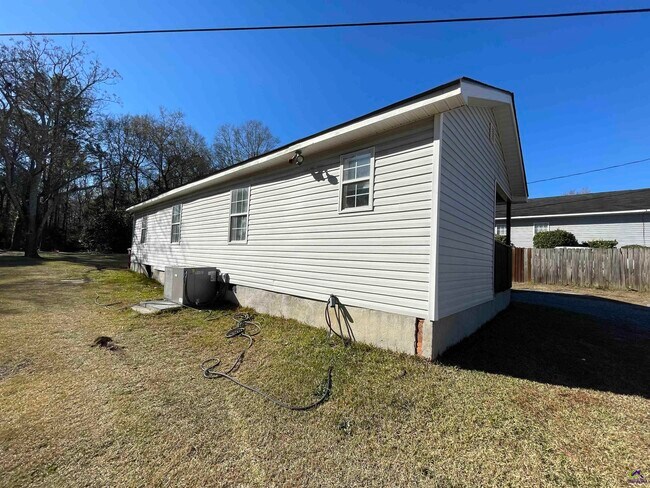 Building Photo - 1235 Boone St