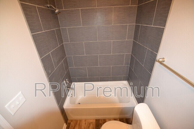 Building Photo - 5157 Cumberland Cove Dr