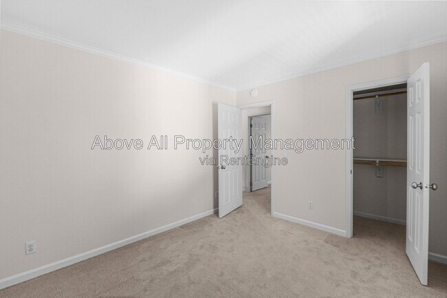 Building Photo - 1202 Belhaven Rd