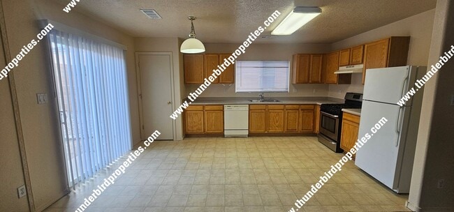 Building Photo - Spacious 4 bedroom, 3 bathroom in Ventana ...