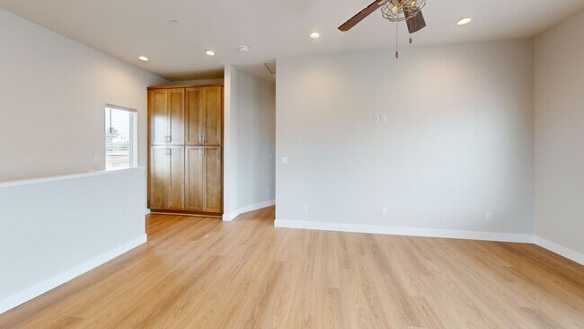 Building Photo - Move-in Special $500 Off*