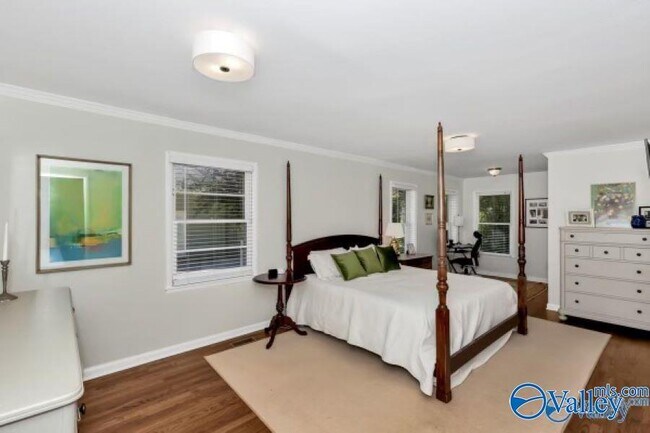 Building Photo - 1302 Cleermont Dr SE