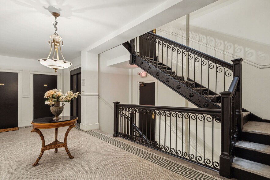 Building Photo - 2201 Chestnut St