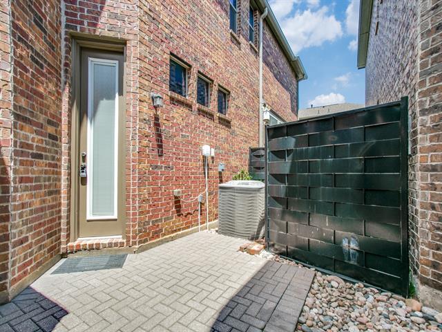 Building Photo - 1213 Crockett St