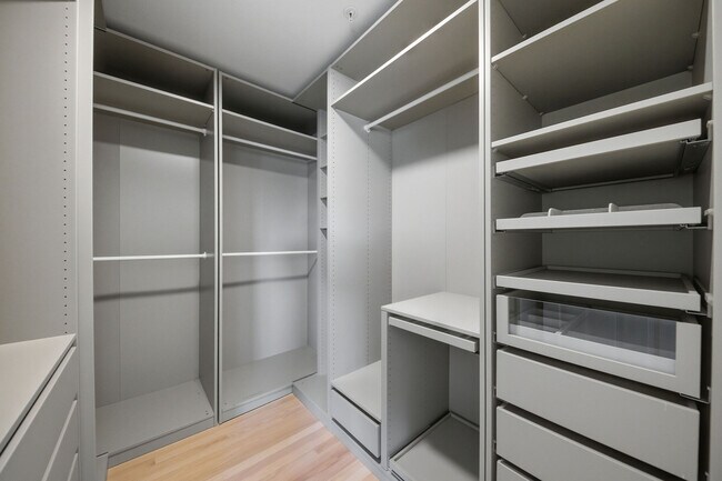 Building Photo - 15 Aaron Dr