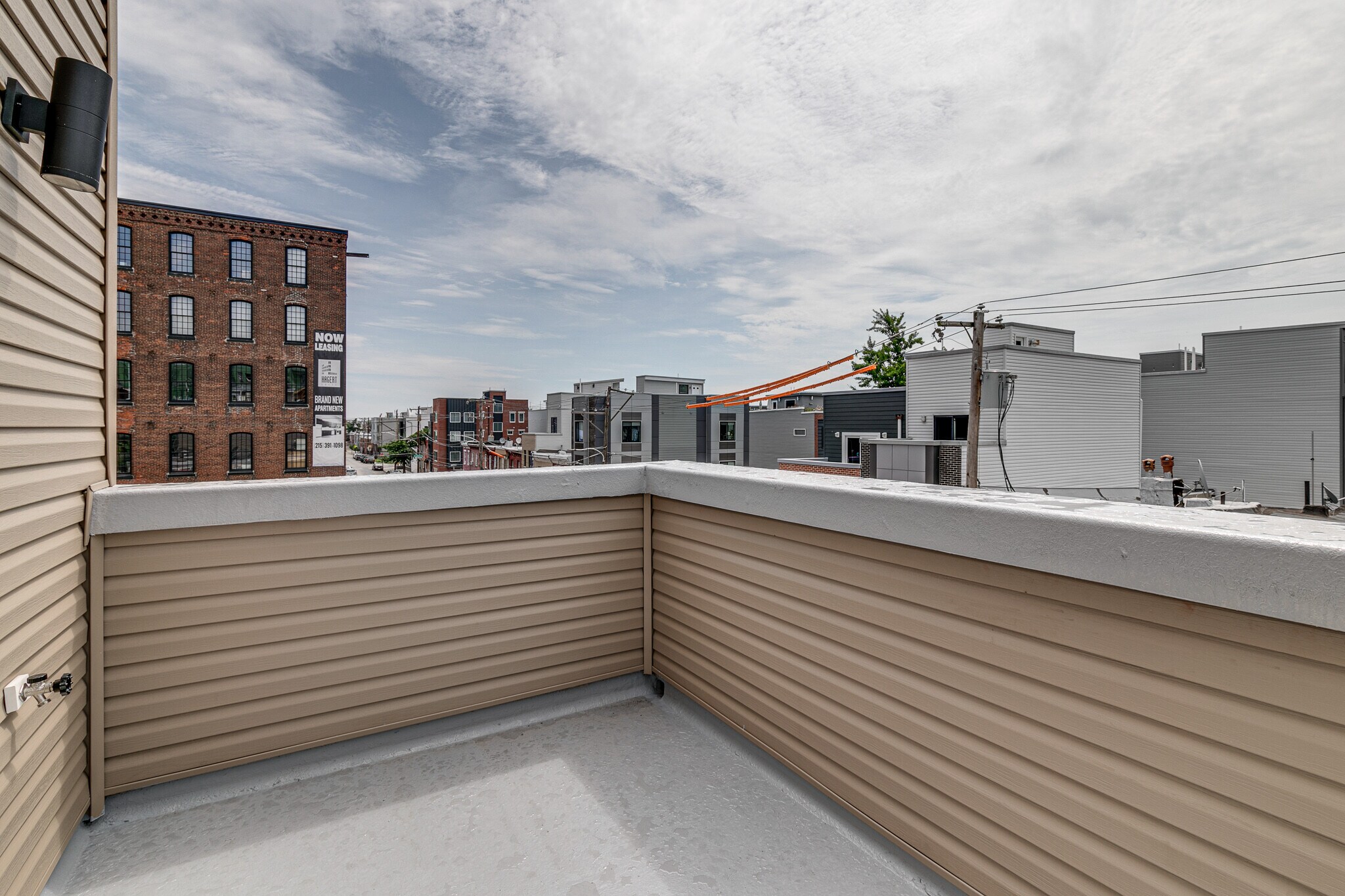 Living room balcony - 2432 Jasper St