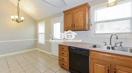 Building Photo - 3 Bed / 2 Bath Home in Raymore!! Available...